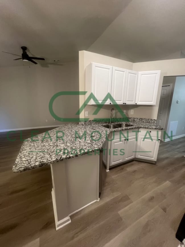 Building Photo - Modern Updates! 3 Bed/2 bath Single Family Home!