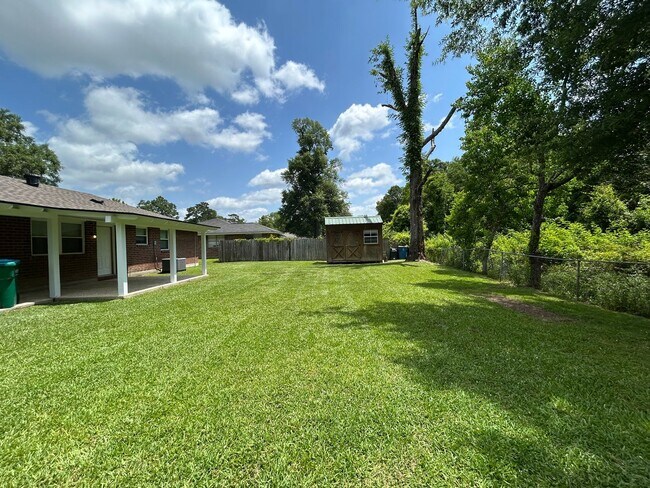 Building Photo - 2080 Jerlyn Dr