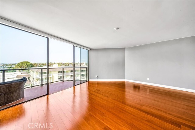 Building Photo - 531 Esplanade