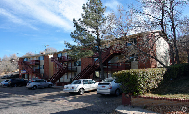 Building Photo - Red Rock Manor