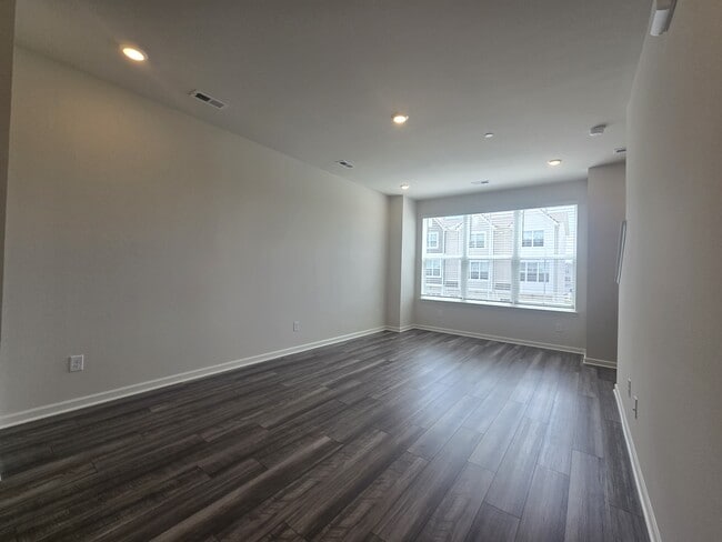 Building Photo - 701 Taylor Dr