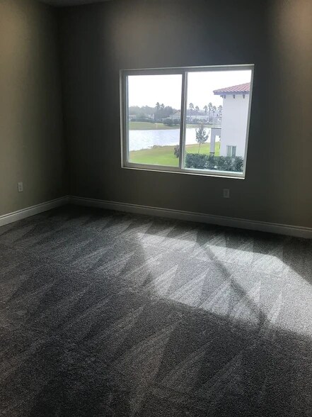 Building Photo - 2033 Greenbriar Ter