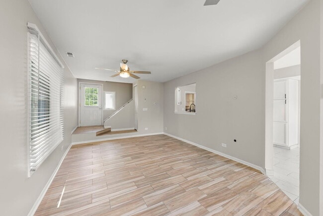 Building Photo - 2661 Prairieview Ln S