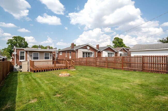 Building Photo - For the Big Dawgs