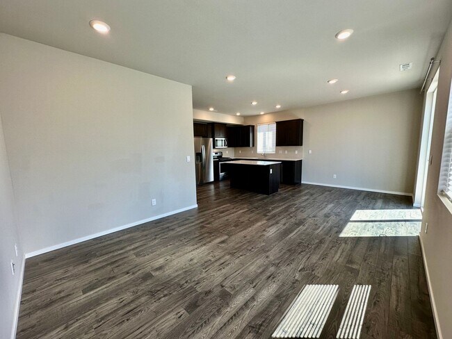 Building Photo - 4 Bedroom Home with Attached 2 Car Garage!