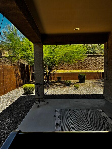 Building Photo - 18020 W Orchid Ct