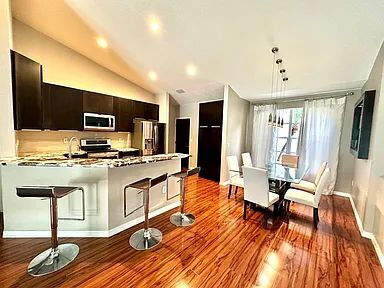 Building Photo - Luxury Updated Pool-Style Retreat on Quiet Cul-de-Sac