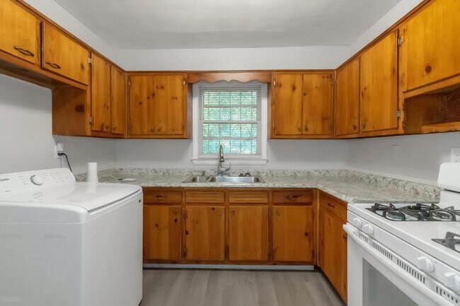 Building Photo - 409 Kildare Ave NW