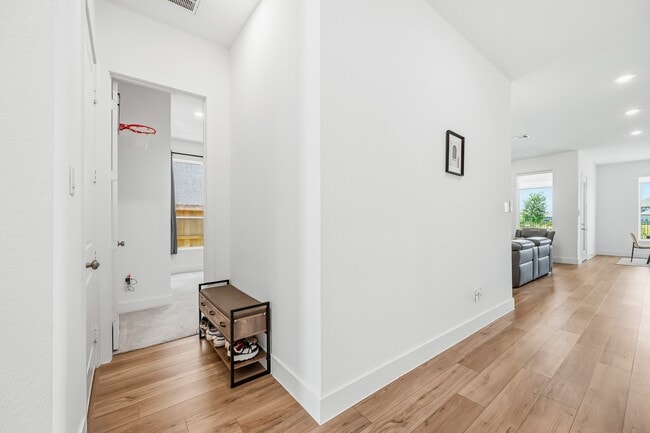 Building Photo - 31051 Sun Vly Dr