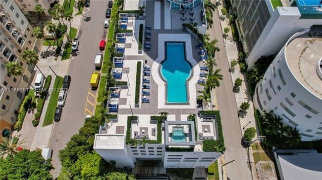 Building Photo - 480 NE 30th St