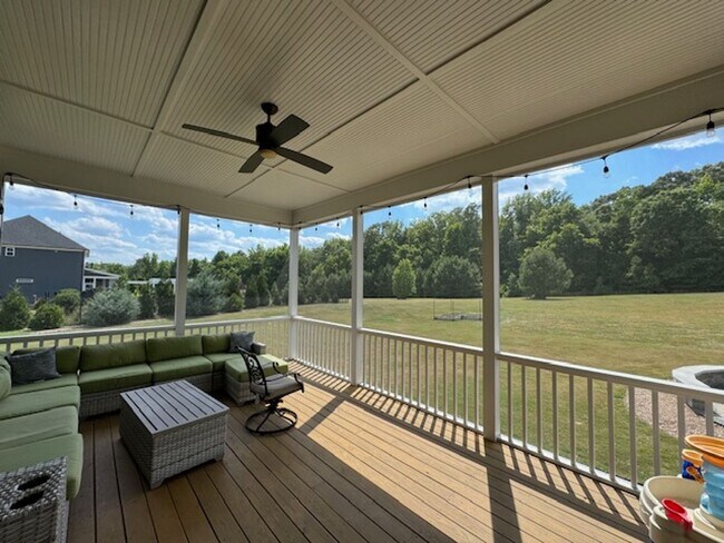 Building Photo - Furnished 4BR, 4BA Chapel Hill Home