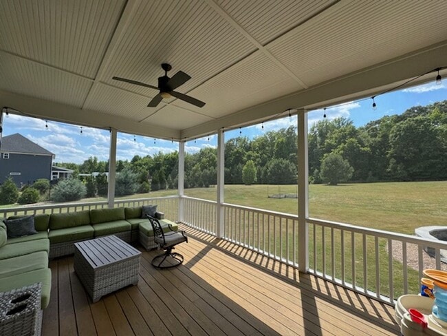 Building Photo - Lightly Furnished 4BR, 4BA Chapel Hill Hom...
