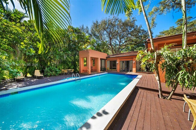 Building Photo - 5627 Granada Blvd