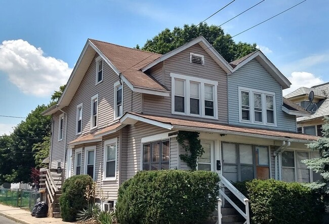 Building Photo - 237 Park Ln