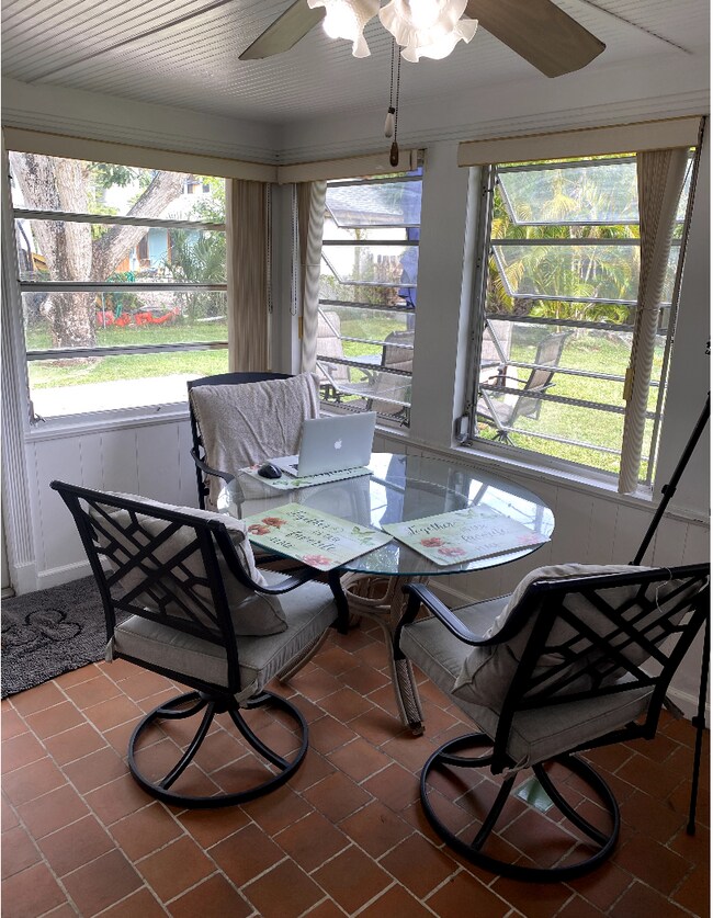 Building Photo - 208 S Riverside Dr