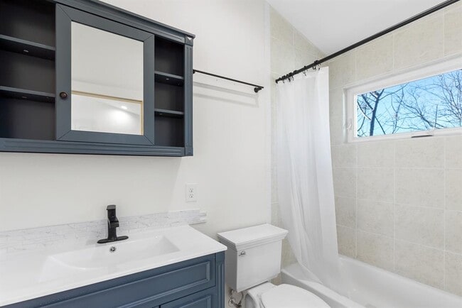 Building Photo - 807 Keasbey St