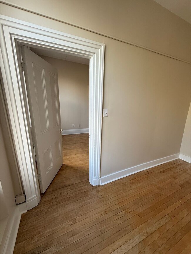 Building Photo - 32 W High St