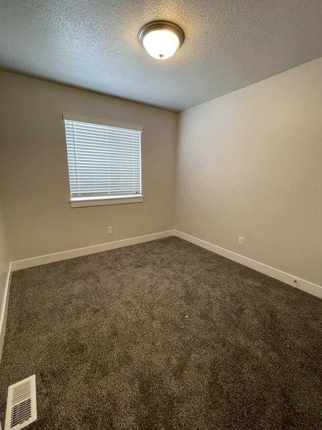 Bed 3 - 4067 S 2800 W