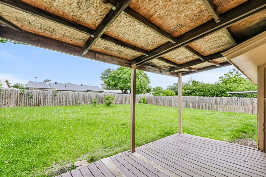 Building Photo - 933 Lemontree Dr