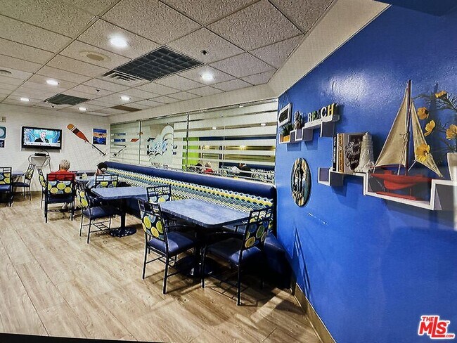 Building Photo - 4314 Marina City Dr