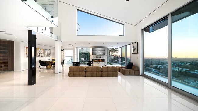 Building Photo - 1623 Viewmont Dr