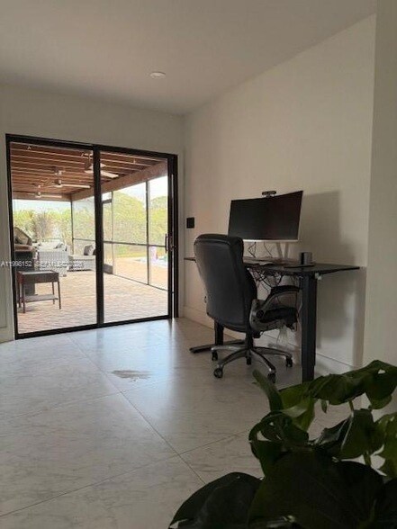 Building Photo - 1267 Scottsdale Rd S