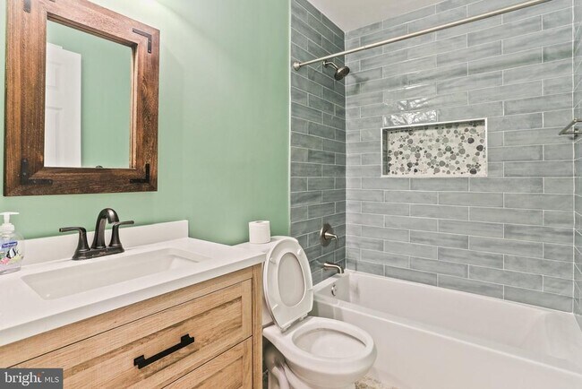 Building Photo - 20 Castle Garden Ct