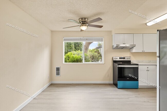 Building Photo - 237-05