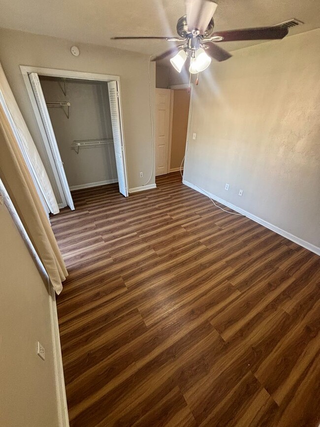 Building Photo - Spacious, Updated 3x2 Townhome Near FSU & TCC