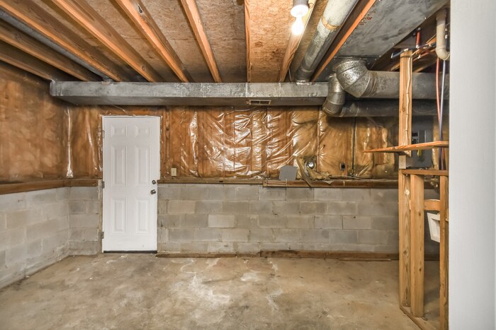 Building Photo - 124 Raintree Dr