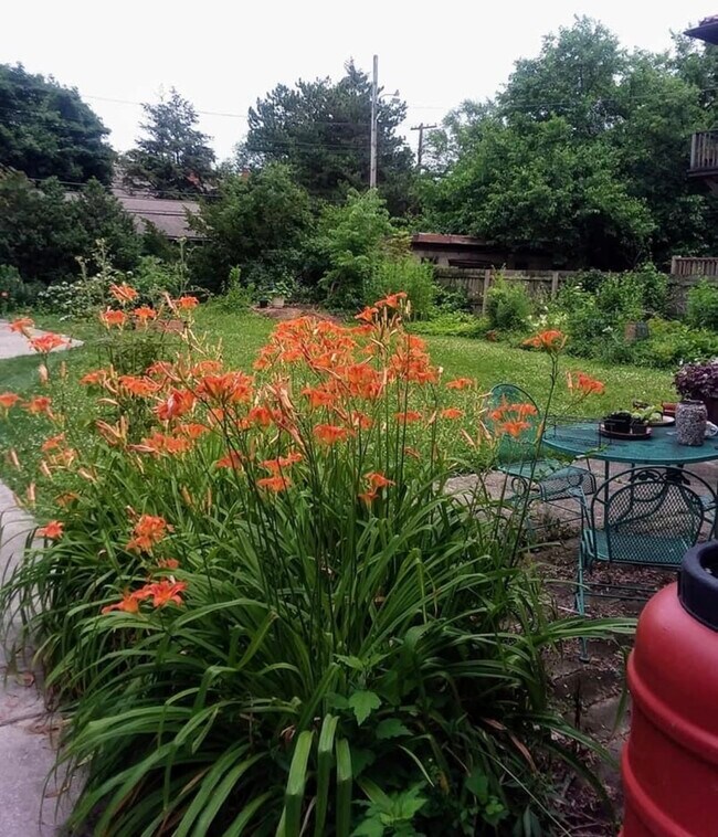 Building Photo - 1070 Parker St