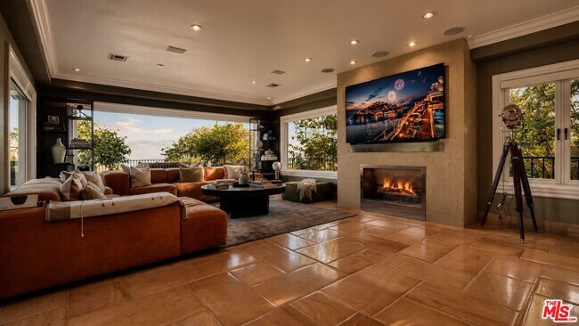 Building Photo - 8740 St Ives Dr