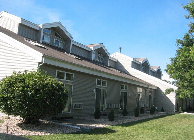 Building Photo - Great Arboretum location - lofted units - ...