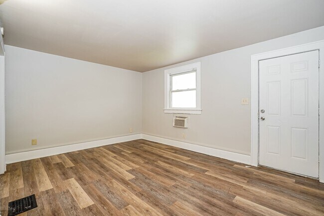 Building Photo - 2009-2009 1/2 SULLIVANT