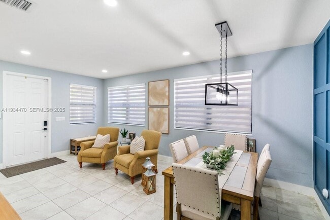 Building Photo - 2417 NE 2nd Dr