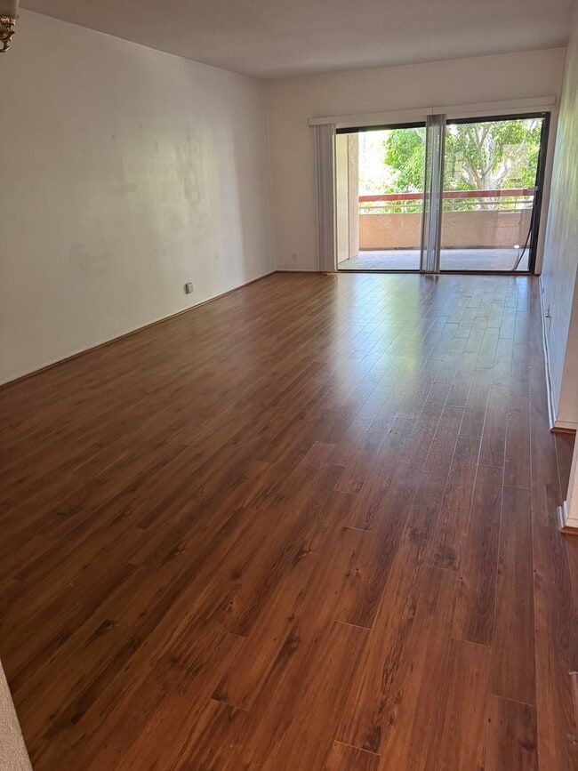 Building Photo - HARBOR MANOR CONDOS! ACROSS FROM HARBOR UCLA MED CTR IMMACULATE  2 bdrm 2 ba. CONDO FOR LEASE!