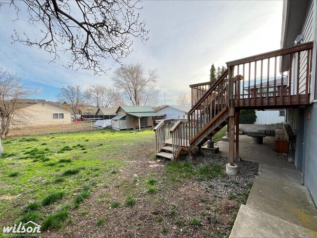 Building Photo - Large 3bd/1.5ba House in Selah, WA with a Large Backyard!