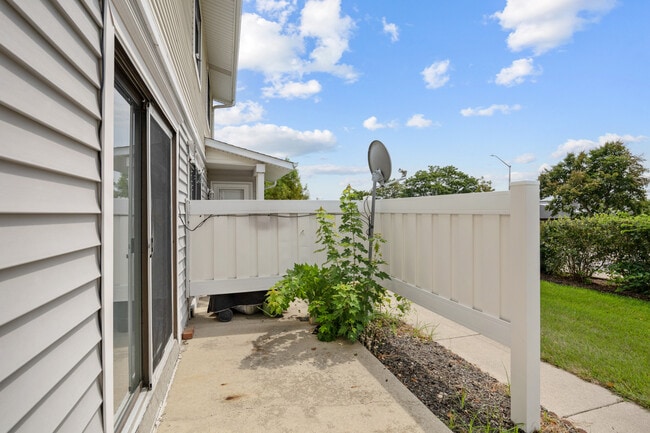 Building Photo - 40 N Waterford Dr