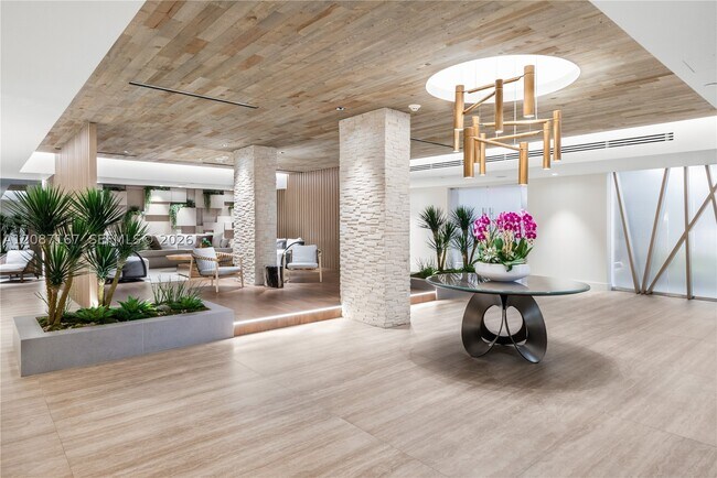 Building Photo - 2301 Collins Ave
