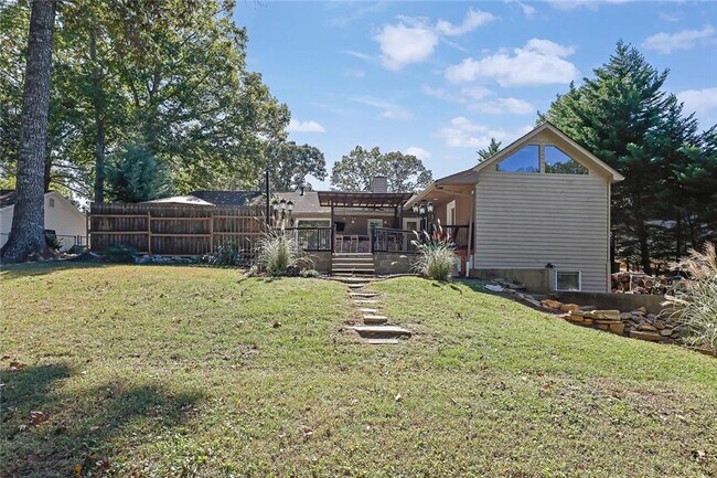 Building Photo - 2956 Spring Lake Dr