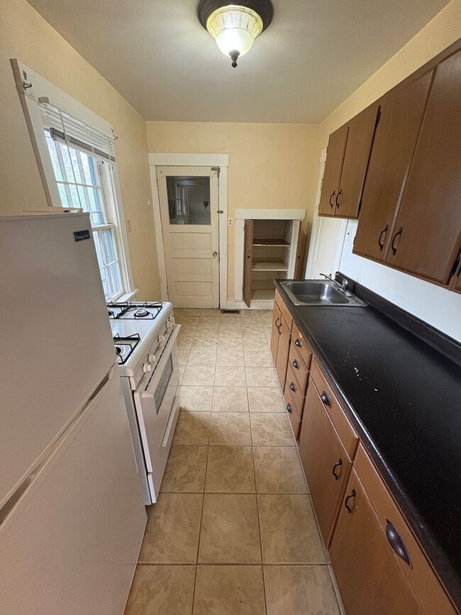 Building Photo - 1 Bedroom, 1 Bathroom Home Near the Historic District