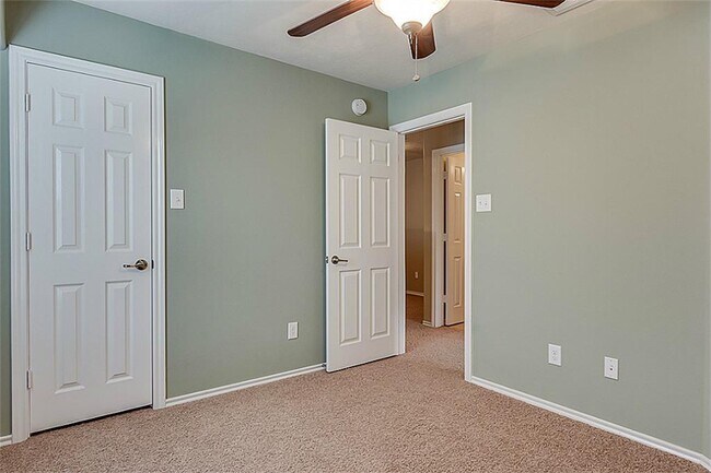 Building Photo - 251 Bloomhill Pl