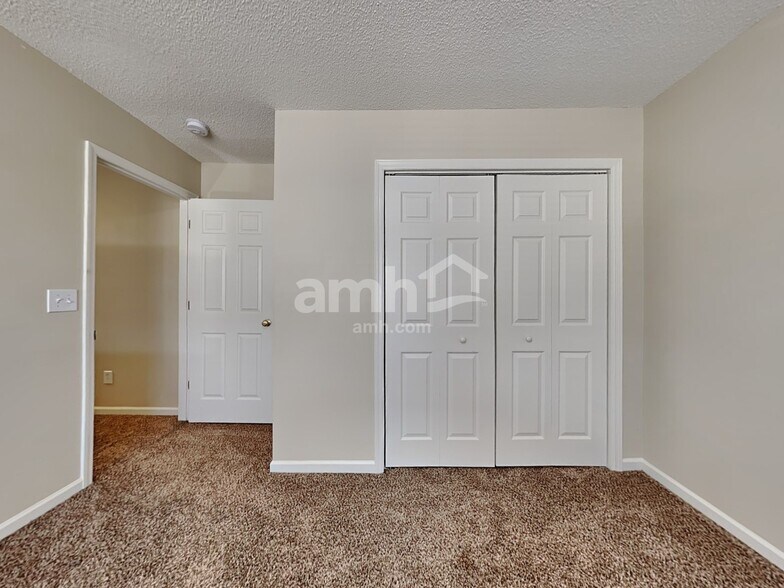 Building Photo - 106 Guildford Dr