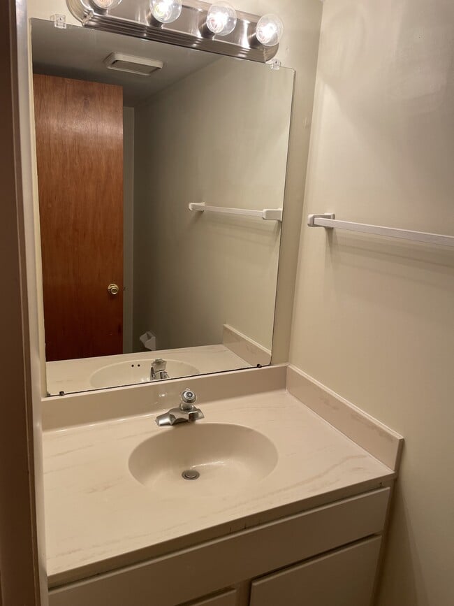 Building Photo - 101 Harvest Dr