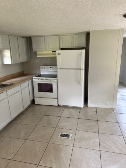 Building Photo - 1929 Arthur Lawrence Dr