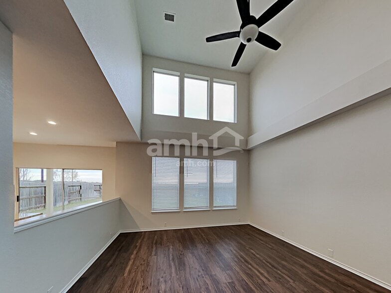 Building Photo - 26139 Flinton Dr