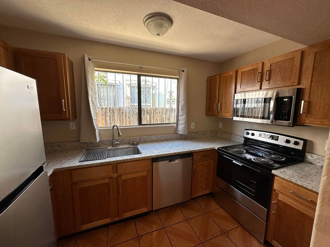 Building Photo - 936 W Sky St SW