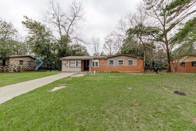 Primary Photo - Charming 3 Bedroom in Warner Robins!