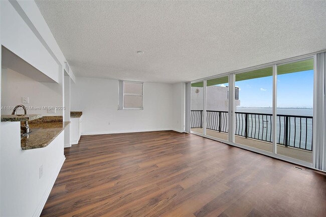 Building Photo - 1756 N Bayshore Dr