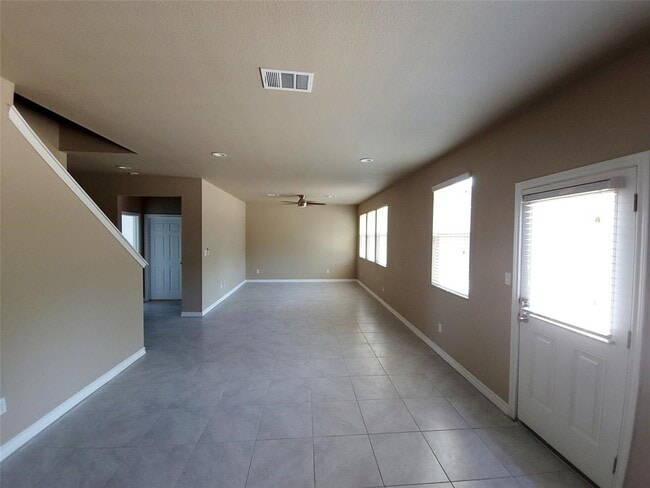 Building Photo - 213 Mary Max Cir